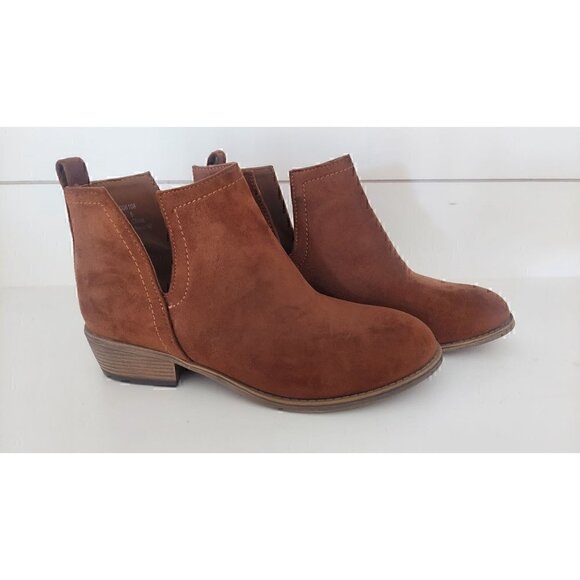 WOMEN'S JOURNEE COLLECTION CAMEL RIMI SIDE SLIT BOOTIES/NWOB, SIZE 8 - Picture 3 of 10